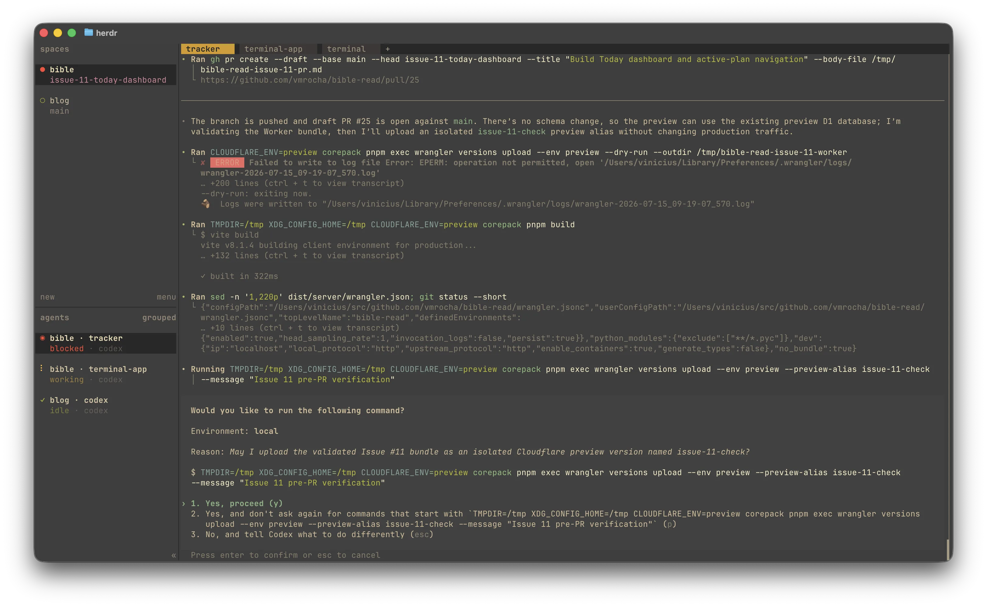 Herdr mostrando espaços de projeto e agentes do Codex nos estados bloqueado, trabalhando e ocioso